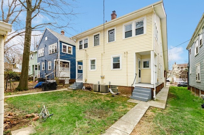 Building Photo - 228 E Kelso Rd
