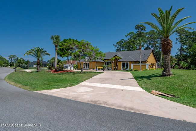 Building Photo - 3789 Peacock Dr