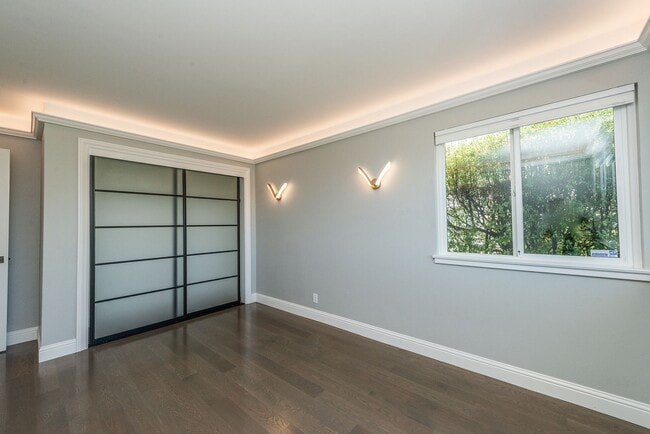 Building Photo - Updated 4 Bed / 2.5 Ba Home in Millbrae Mi...