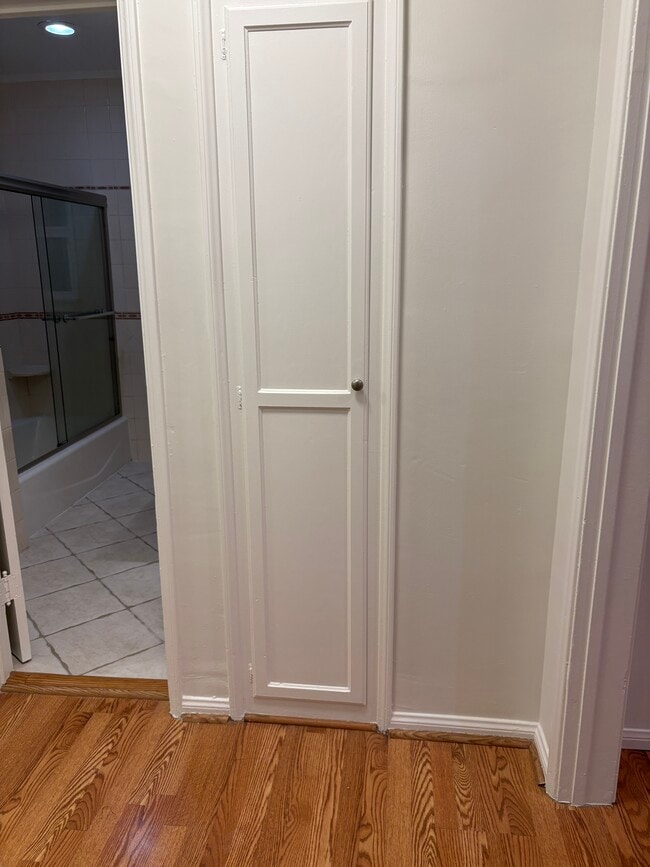 Building Photo - 1644 S Garth Ave