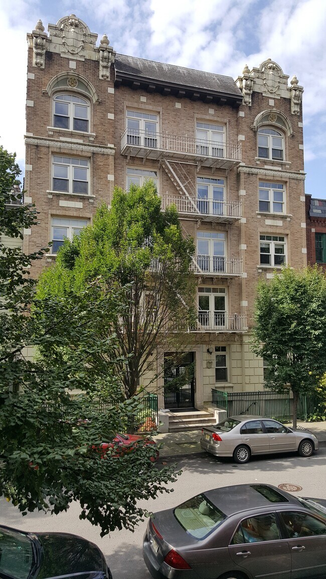 Building Photo - Mercer Arms Apartments