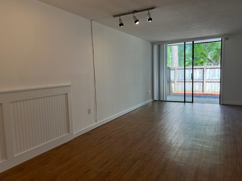 Building Photo - 701 SW 75th St