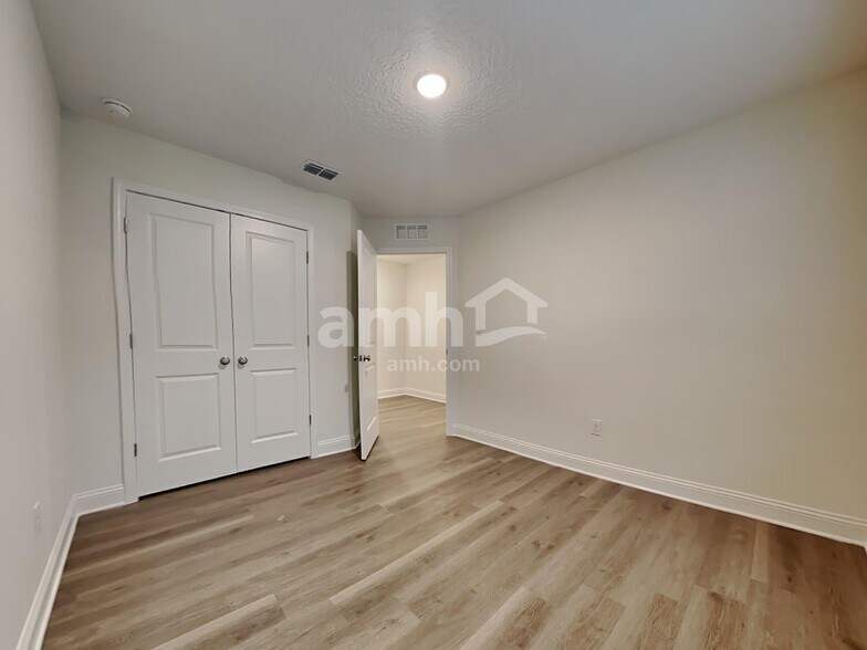 Building Photo - 11626 Hillside Dr