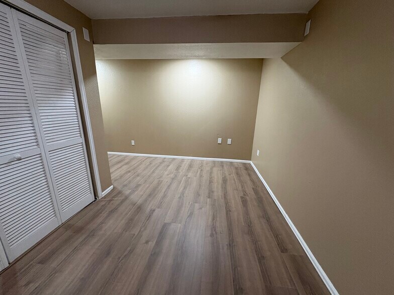 Building Photo - 3920 Anvil Dr