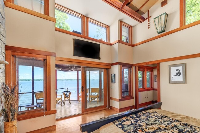 Building Photo - 5030 Lake Mendota Dr