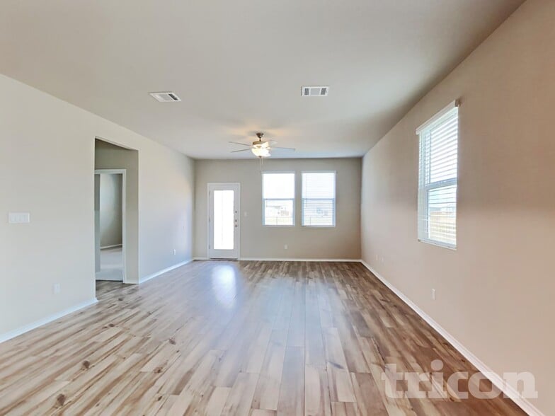 Building Photo - 5100 Saddle Clb Dr