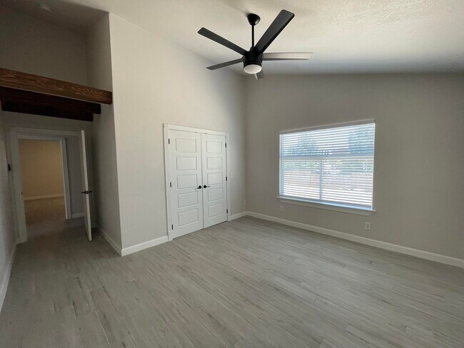 Building Photo - 330 Plantation Dr