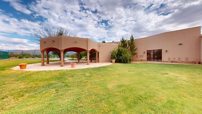 Building Photo - Furnished 5-Bedroom Home with Indoor Pool & Amenities