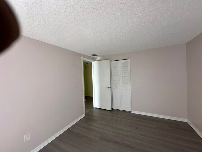 Building Photo - Hillpoint Way