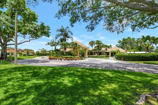 Building Photo - 2925 Riviera Dr
