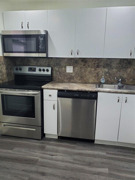 Building Photo - 4205 N University Dr