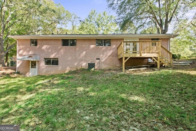 Building Photo - 1974 Skyview Cir