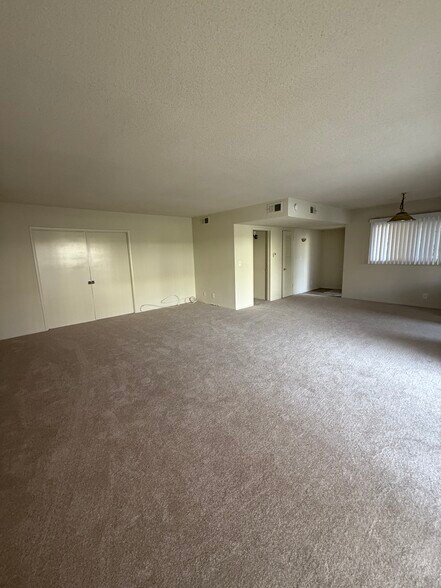 Living Room - 1148 W Huntington Dr