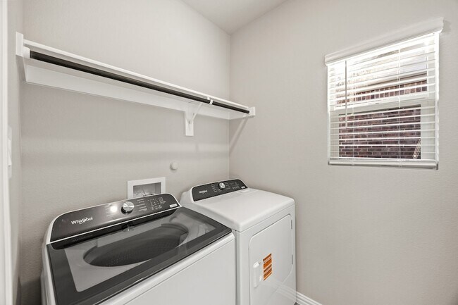 Building Photo - 607 Clover Crk Dr