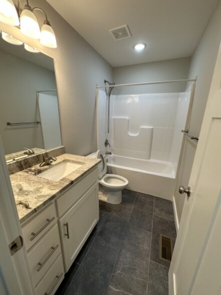 Building Photo - 524 Chipmunk Ave