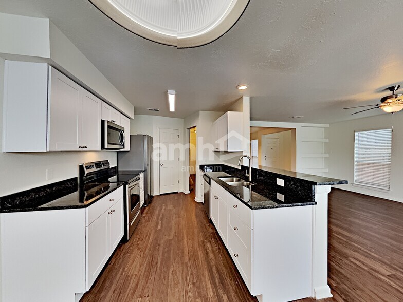 Building Photo - 6550 Garden Trail Ct