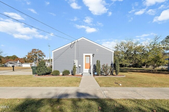 Building Photo - 209 S Walnut St