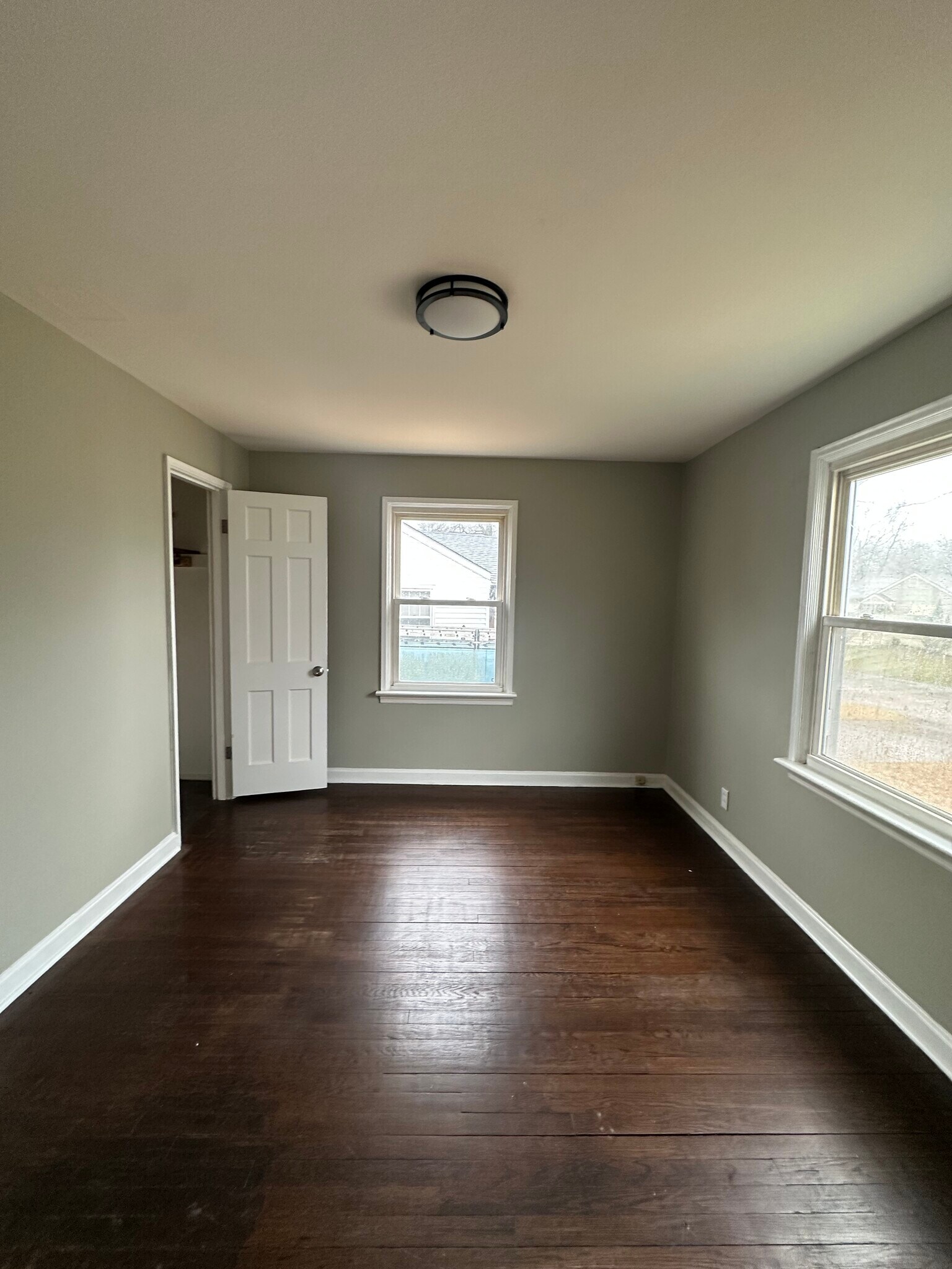 Building Photo - 2018 Raven Dr