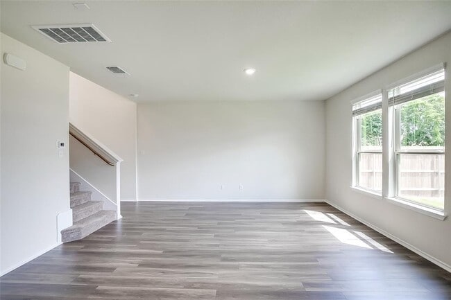 Building Photo - 31 Pacific Loon St