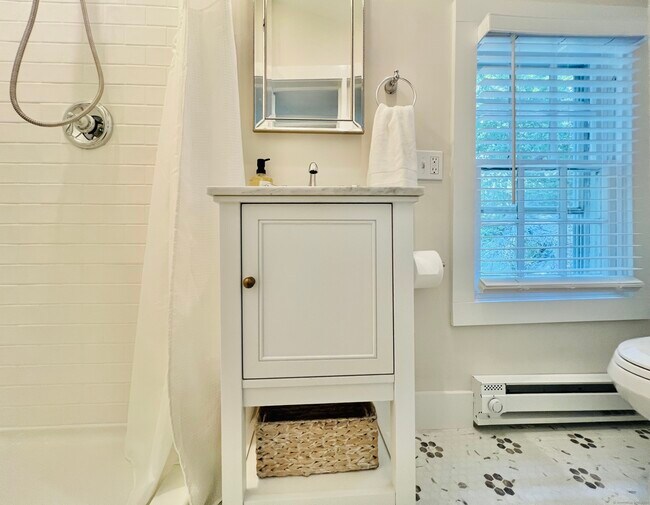 Building Photo - 301 Haviland Rd