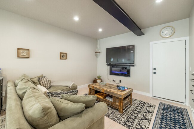 Building Photo - 255 Matterhorn Dr