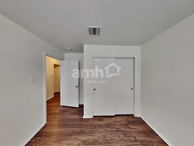 Building Photo - 217 N Willow Way