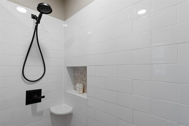 Building Photo - 3909 Holt Dr