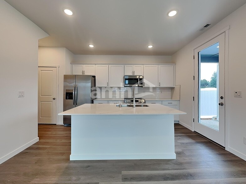 Building Photo - 5140 Turnstone St SE