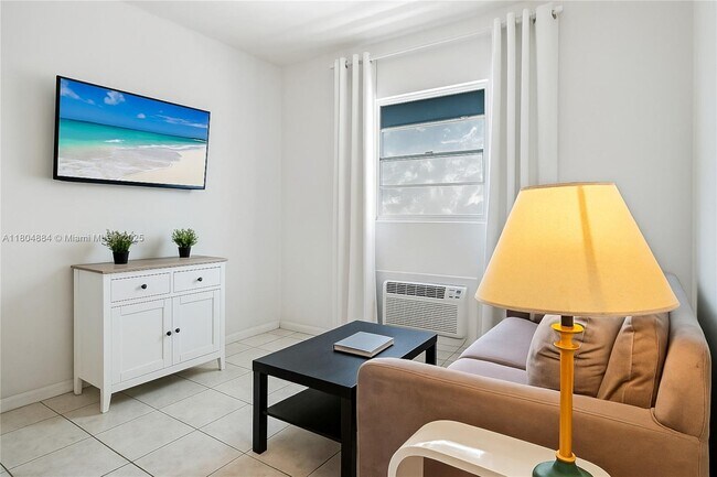 Building Photo - 335 Ocean Dr