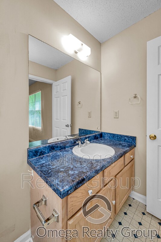 Building Photo - 6749 Lakes Edge Ln