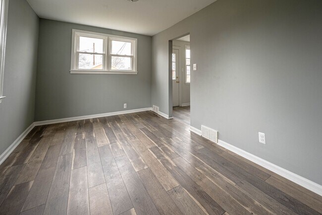 Building Photo - 357 Holland St