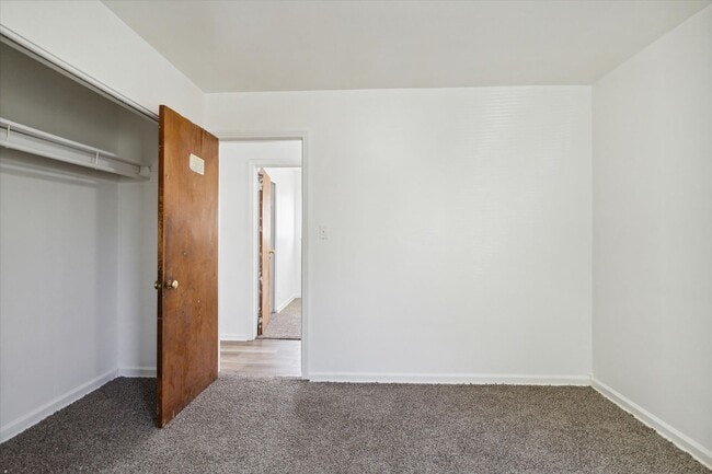 Building Photo - Remodeled 4B 1B Home $1,275