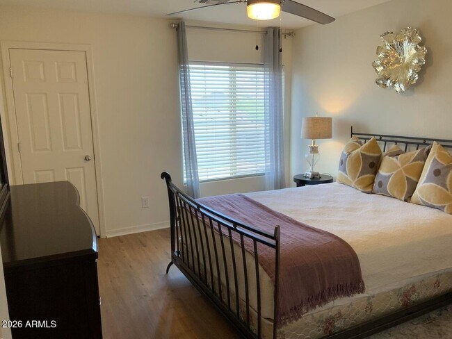 Building Photo - 2114 E Aire Libre Ave