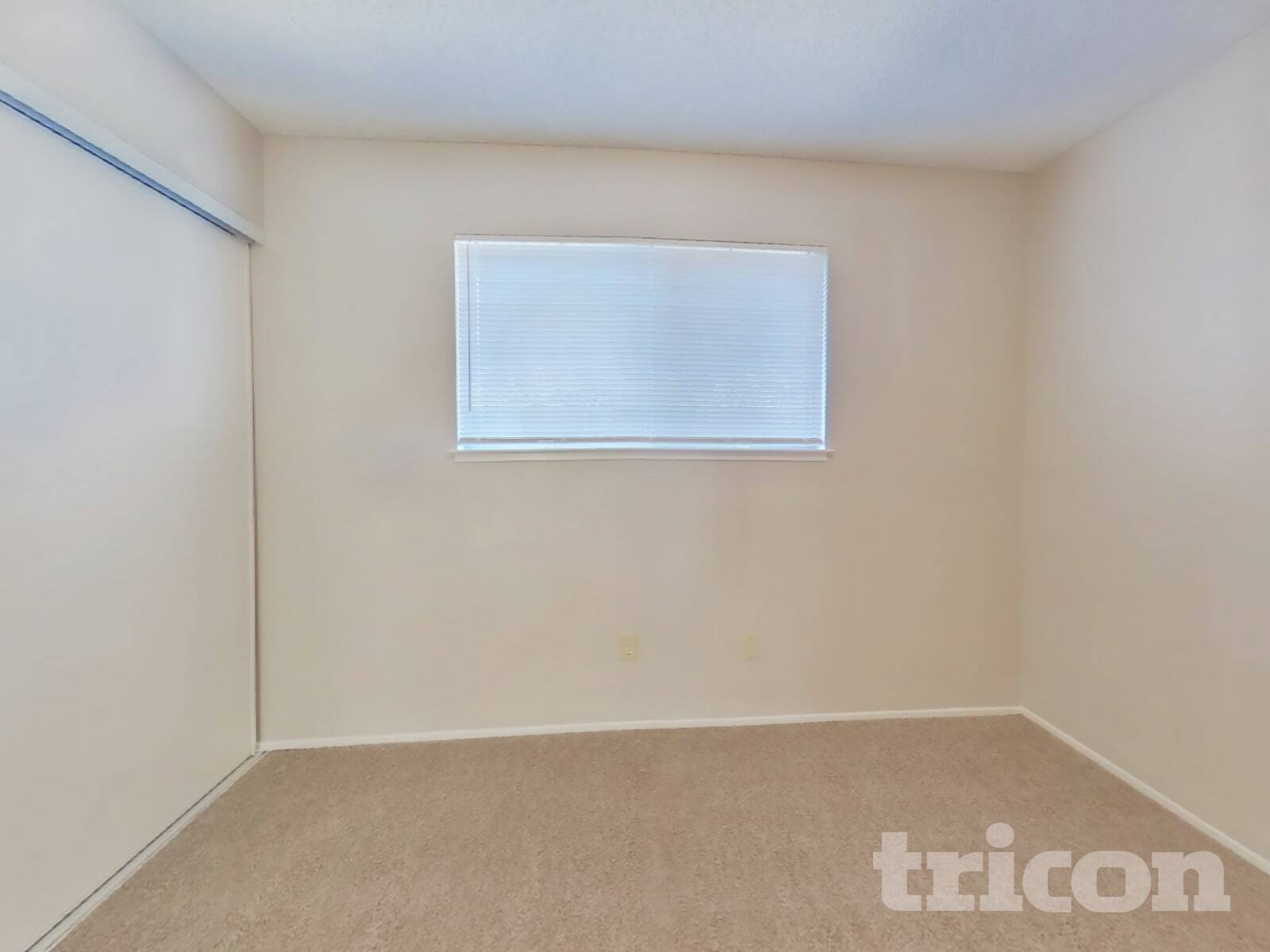 Building Photo - 1213 Essex Dr