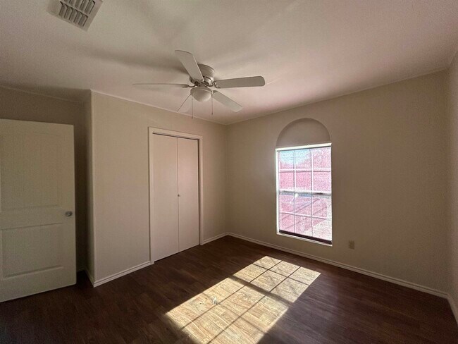 Building Photo - 3004 Musser St