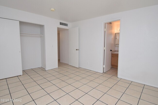 Building Photo - 6722 E 45th St