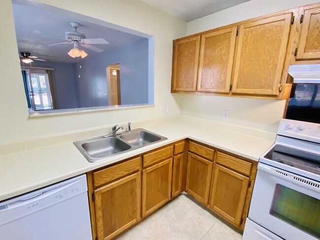 Building Photo - 217 Bull River Bluff Dr