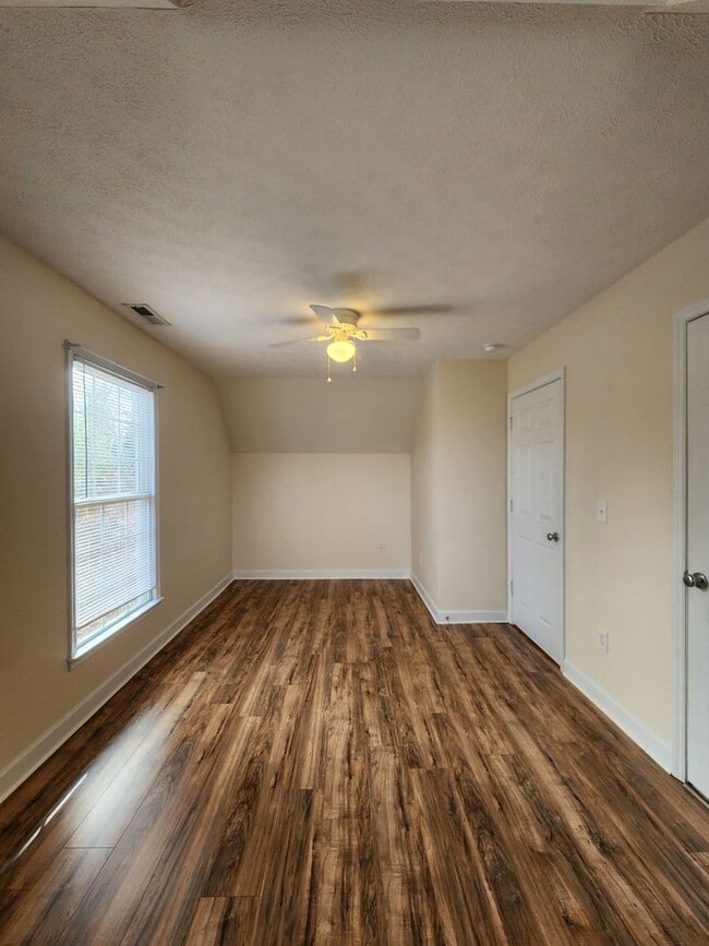 Building Photo - Asheville Rental!