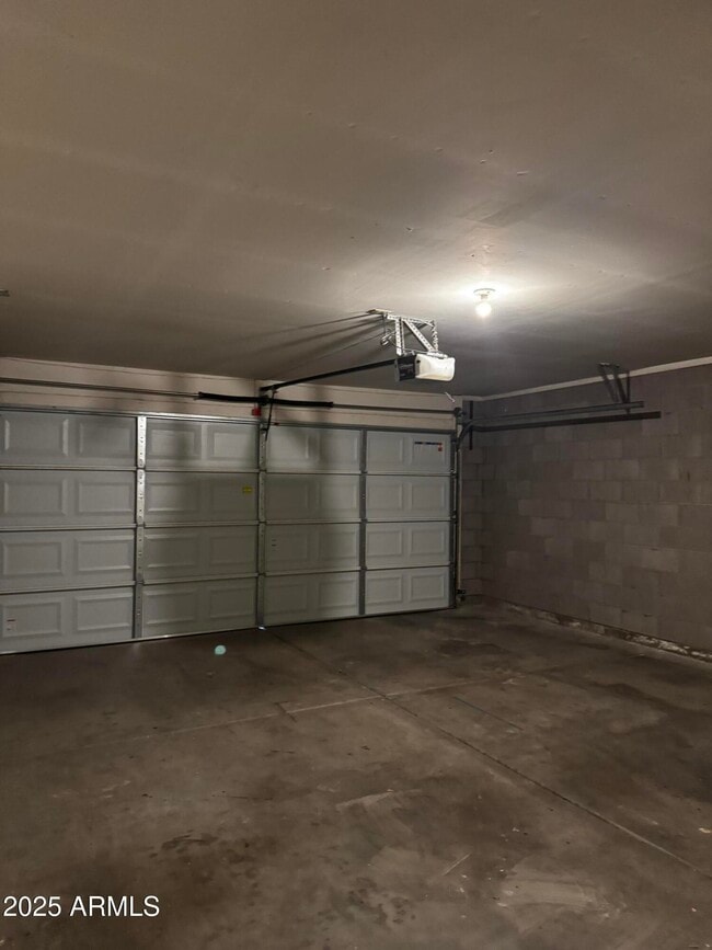 Building Photo - 10830 W Diana Ave