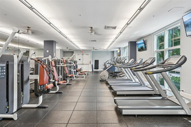Building Photo - 2000 N Bayshore Dr