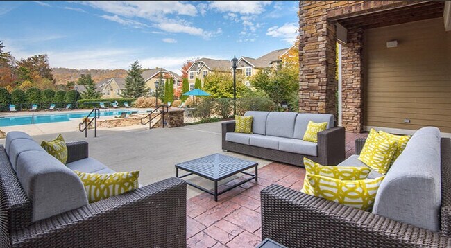 Building Photo - 1024 Cranbrook Dr