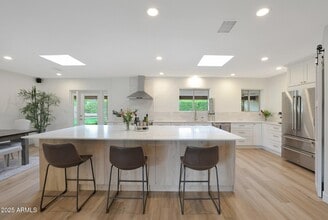 Building Photo - 2226 E Fairmount Ave