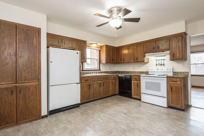 Building Photo - 21225 Mary Lynn Dr