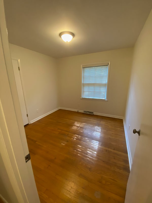 Building Photo - 416 E Rowan St