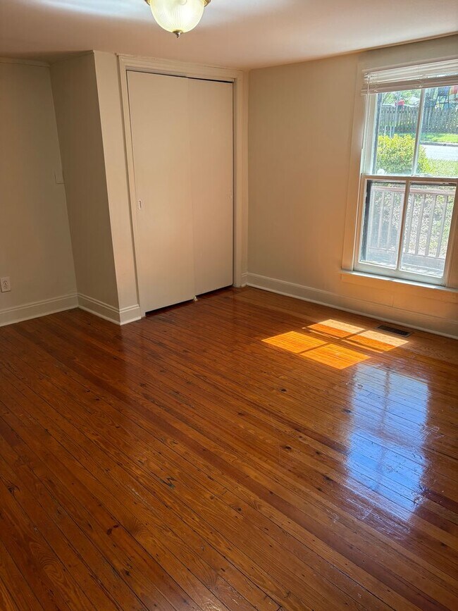 Building Photo - Spacious Renovated Lakewood Duplex! Walk t...