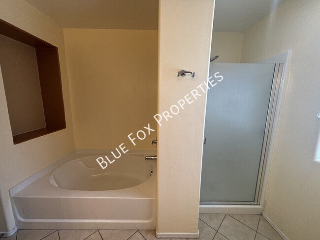 Building Photo - 7135 S Oakbank Dr