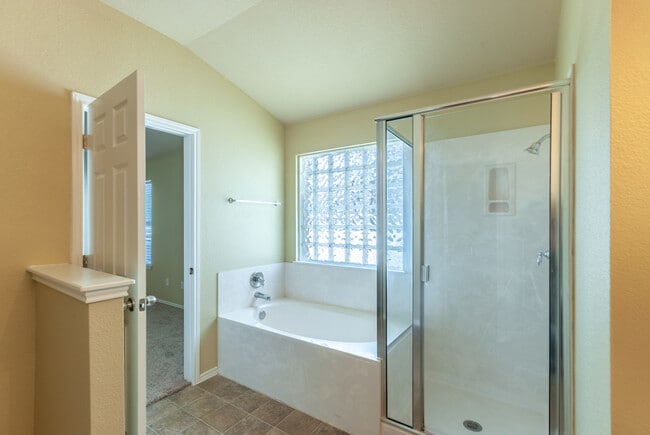 Building Photo - 3 Bedroom, 2 Bath, Single Story Home in Highland Park