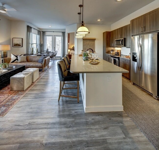 Building Photo - 221 W Lancaster-4242