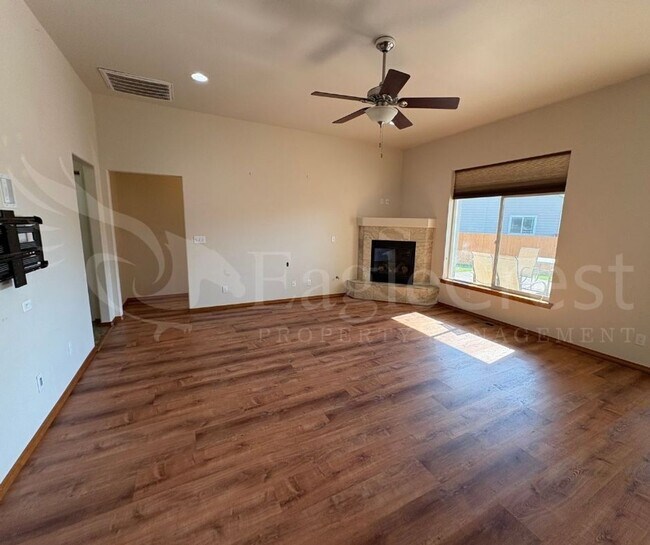 Building Photo - Three Bedroom, Two Bathroom House in Chape...