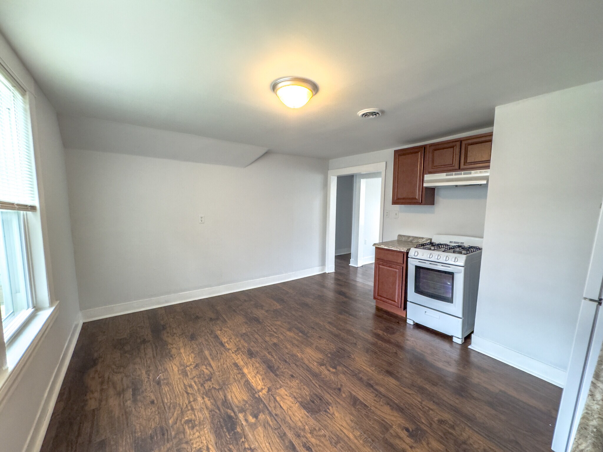 Building Photo - 255 County St